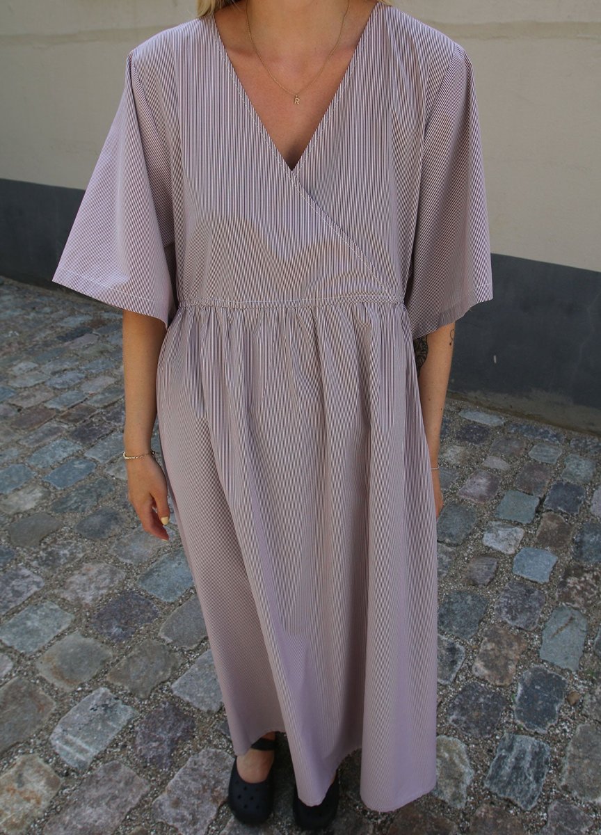 Limited Long SS Crossover V-Neck Dress - Billede 4